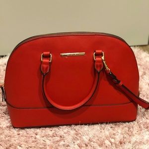 “ANNE KLEIN” RED CROSS BODY BAG ❤️